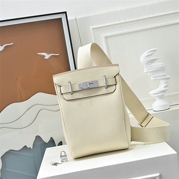 商品細詳を見る:エルメス HERMES 063-HAC27TCYNB 2025年新作 HAC A DOS チェストバッグ ショルダーバッグ 男女兼用