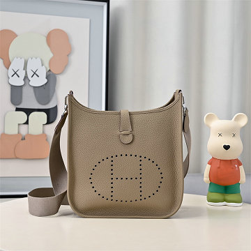 商品細詳を見る:エルメス HERMES 063-HEL29TCYQH  2025新作 エヴリン 29 ショルダーバッグ レディース