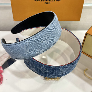 商品細詳を見る:ルイヴィトン LOUISVUITTON 99-FGLV25001  2025年新作 ヘアバンド カチューシャ ヘアアクセサリー