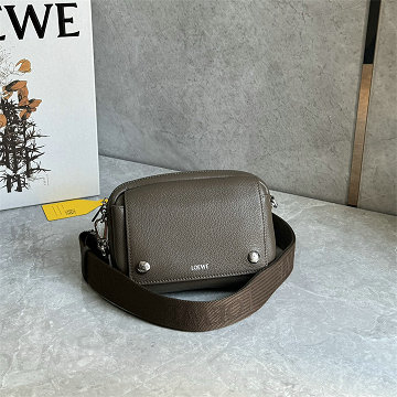 商品名称：ロエベ LOEWE 99-LE0521HS 2025新作 ペブル メッセンジャーバッグ ミニ ショルダーバッグ メンズ