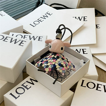 商品細詳を見る:ロエベ LOEWE 99-LE2402 2025新作 パーティ パズ チャーム キーボルダー キーリング キーケース