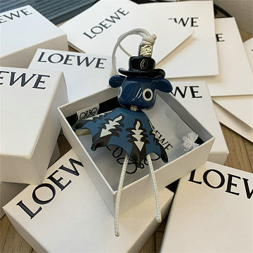 商品細詳を見る:ロエベ LOEWE 99-LE2403 2025新作 カウボーイ パズ チャーム キーボルダー キーリング キーケース