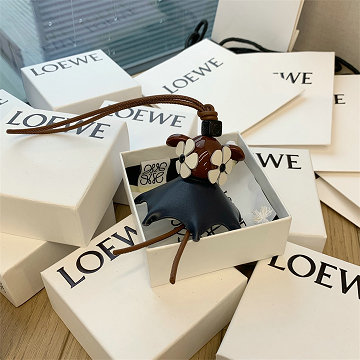 商品名称：ロエベ LOEWE 99-LE2404 2025新作 プルメリア パズ チャーム キーボルダー キーリング キーケース
