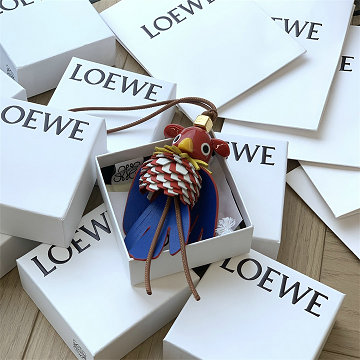 商品細詳を見る:ロエベ LOEWE 99-LE2405 2025新作 パロット パズ チャーム キーボルダー キーリング キーケース