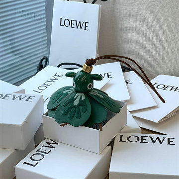 ロエベ LOEWE99-LE2409  2025新作 ラッキー パズ チャーム キーボルダー キーリング キーケース