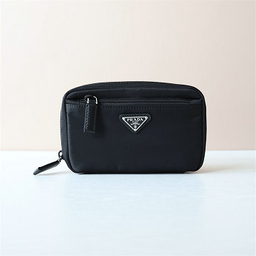 商品細詳を見る:プラダ PRADA 99-PD2NA016BK 2025年新作 スモールバッグ ストラップ付き クラッチバッグ 手持ちかばん ポーチ Re-Nylon
