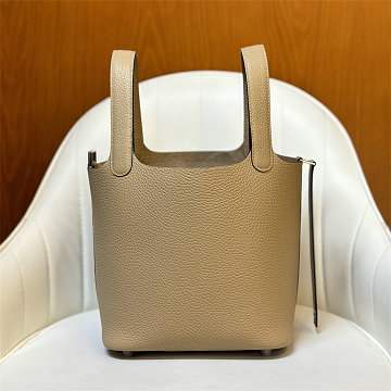 商品細詳を見る:エルメス HERMES 063-HPT18TCYFH 2025新作 ピコタン18 PM ハンドバッグ トートバッグ TCレザー