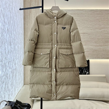 商品細詳を見る:プラダ PRADA XG-WTPD25020  2025年新作 フード付き ダウンジャケット ロング丈 ジップジャケット ロングスリーブ アウターコート