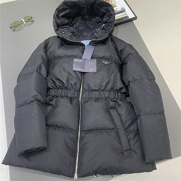 商品名称：プラダ PRADA XG-WTPD25023 2025年新作 ロングスリーブ ショート ダウンジャケット フード付き パファーコート 長袖 男女兼用