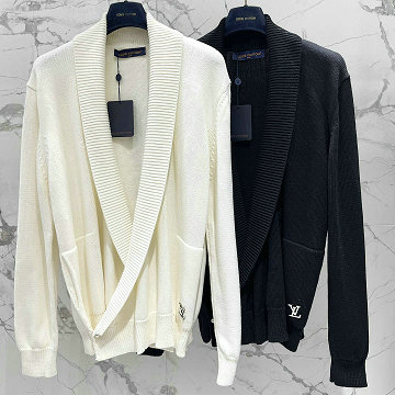 商品細詳を見る:ルイヴィトン LOUISVUITTON XG-MCLV25007 2025年新作 カーディガン ロングスリーブ ウールニット セーター Vネック 長袖 レディース