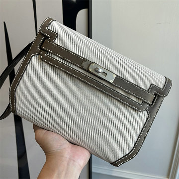 商品細詳を見る:エルメス HERMES 063-HKLD25BPYBH 2025年新作 ケリー デペチェス ポーチ ストラップ付き 手持ちかばん クラッチバッグ ショルダーバッグ