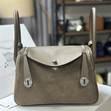 商品細詳を見る:エルメス HERMES 063-HLD26JSYDH 2025年新作 リンディ スモール ショルダーバッグ フラップバッグ スクエアバッグ レディース スエード