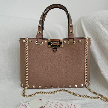 ヴァレンティノ Valentino 99-VT8001JKQ 2025年新作 ガラヴァーニ ヴィヴァ ロックスタッズ トートバッグ ショルダーバッグ レディース