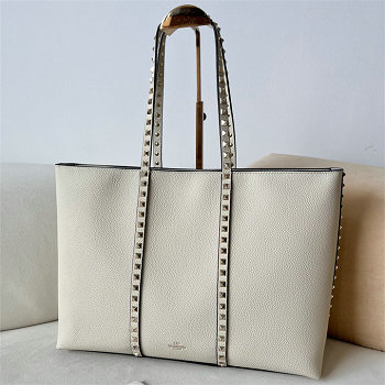 商品名称：ヴァレンティノ Valentino 99-VT24169JBS 2025年新作 ガラヴァーニ ヴィヴァ ロックスタッズ トートバッグ ショルダーバッグ レディース