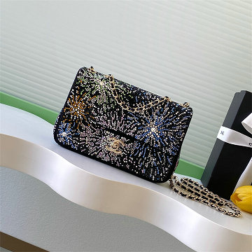 商品細詳を見る:シャネル CHANEL 2025年新作 チェーンポーチ ショルダーバッグ フラップバッグ レディース