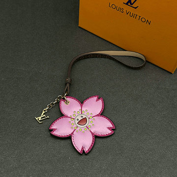 商品名称：ルイヴィトン LOUISVUITTON M02475　2025年新作 LV x TM CHERRY BLOSSOM バッグチャーム キーホルダー キーリング キーケース
