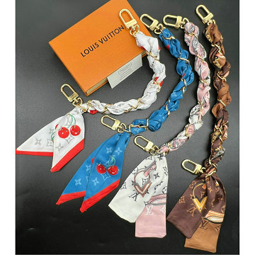 商品細詳を見る:ルイヴィトン LOUISVUITTON M02614　2025年新作 ノーティカル バッグチャーム LV バンダナ キーホルダー キーリング キーケース