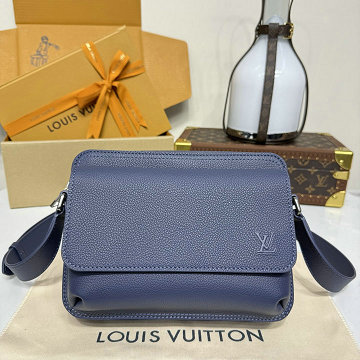 商品細詳を見る:ルイヴィトン LOUISVUITTON M15260　2025年新作 ボーディング メッセンジャーバッグ ショルダーバッグ メンズ ワクシーカーフレザー