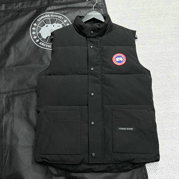 商品名称：カナダグース CANADA GOOSE 2025年新作 パファーコート ダウンベスト 暖かい 防寒 トップスコート