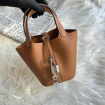 商品細詳を見る:エルメス HERMES 2025年新作 マイクロ ピコタン バケットバッグ トートバッグ ハンドバッグ ショッピングバッグ レディース TCレザー