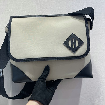 商品細詳を見る:エルメス HERMES 063-H0841BMB 2025年新作 メッセンジャー オールバック ショルダーバッグ フラップバッグ メンズ