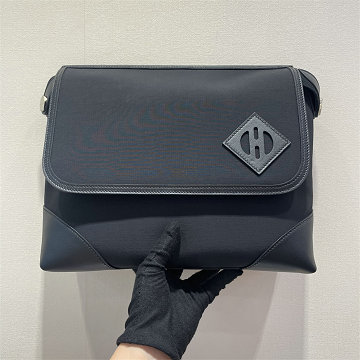 商品細詳を見る:エルメス HERMES 063-H0841BQK 2025年新作 メッセンジャー オールバック ショルダーバッグ フラップバッグ メンズ