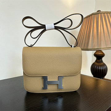 商品細詳を見る:エルメス HERMES 063-H108218SZJBG 2025年新作 コンスタンス スモール ショルダーバッグ レディース エプソン