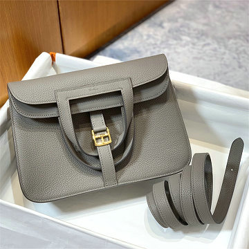 商品細詳を見る:エルメス HERMES 063-H600925TGQJXH 2025年新作 Halzan アルザンバッグ トートバッグ ハンドバッグ ショルダーバッグ