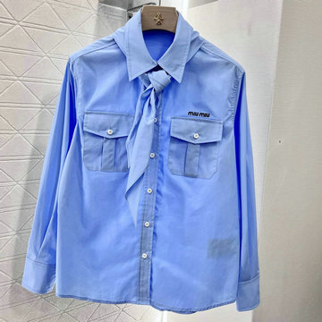 ミュウミュウ MIUMIU XG-CCMM25001 2025年春夏最新入荷 ネッカチーフ付き ポプリン シャツ ロングスリーブ ブラウス レジャーシャツ長袖 ボタンクロージャー トップス