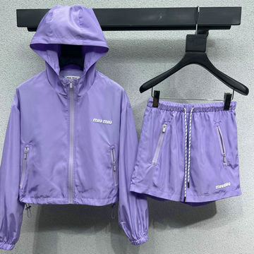 商品名称：ミュウミュウ MIUMIU XG-TZMM25001  2025年春夏最新入荷 2点セットアップ スポーツジャージ ロングスリーブ ジャケット パーカ ショートパンツ
