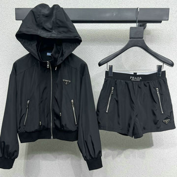 商品名称：プラダ PRADA XG-TZPD25002 2025年春夏最新入荷 2点セットアップ スポーツジャージ ロングスリーブ ジャケット パーカ ショートパンツ
