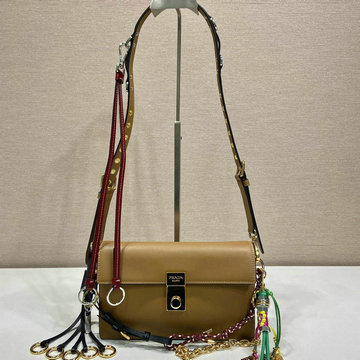 商品名称：プラダ PRADA 99-PD1BD379PKF　2025年最新入荷 パデッド スモール ショルダーバッグ メッセージバッグ チャーム付