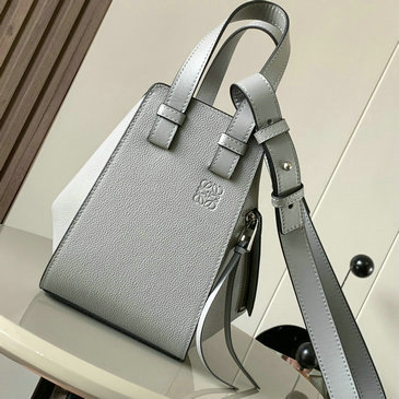 ロエベ LOEWE 99-LE9002QLQH　2025年最新入荷 ハンモックバッグ コンパクト トートバッグ ショルダーバッグ レディース