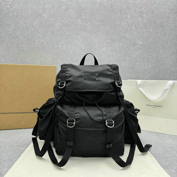 メゾンマルジェラ Maison Margiela 99-MAM3448BK　2025年最新入荷 ハイテク バックパック メンズ リュックサック 大容量