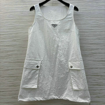 商品名称：プラダ PRADA XG-KQPD25003　2025年春夏最新入荷 Re-Nylon ノースリーブドレス スクープネック ワンピース レディース おしゃれ カジュアル