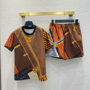 ルイヴィトン LOUISVUITTON 2025年最新入荷 スーツセット トランクプリント Tシャツ ショートパンツ おしゃれ カジュアル レディース
