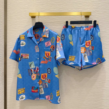 ルイヴィトン LOUISVUITTON 2025年最新入荷 スーツセット マヒナ パッチフレアマキシ Tシャツ ショートパンツ おしゃれ カジュアル レディース