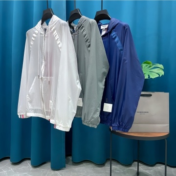 トム ブラウン Thom Browne 2025年最新入荷 UV カット パーカー フーディージャケット 軽量 アウトドア レディース 夏