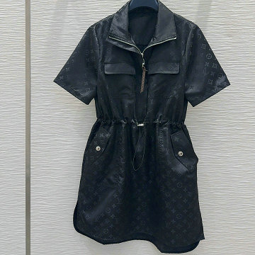 商品細詳を見る:ルイヴィトン LOUISVUITTON XG-KQLV25022  2025年新作 ドローストリング ドレス 半袖 ショート ワンピース レディース シンプル カジュアル