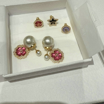 商品細詳を見る:クリスチャンディオール CHRISTIAN DIOR CZZ-EHCD25019  2025年最新入荷 ピアス エレガント シンプル ディリー