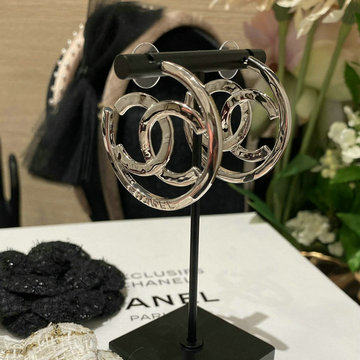 商品細詳を見る:シャネル CHANELCZZ-EHCH25021  2025年最新入荷 ピアス イヤリング エレガント シンプル ディリー