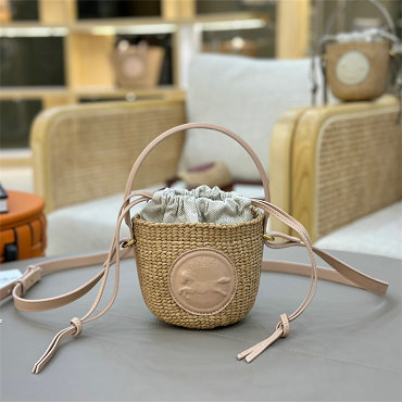 クロエ CHLOE 99-CLE11266BXF  2025年最新入荷 ナチュラル ファイバー製 HORSE MEDAL ミニバスケットバッグ トートバッグ ハンドバッグ