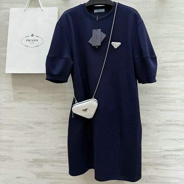 商品名称：プラダ PRADA  XG-KQPD25013 2025年最新入荷 チェーンポーチ付き ドレス ワンピース 半袖 レディース レジャー