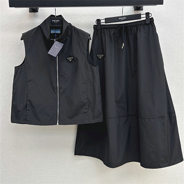 プラダ PRADA XG-TZPD25007K 2025年最新入荷 ナイロン スポーツ 上下セット ベストジャケット ミディスカート レディース おしゃれ