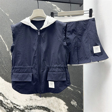 トム ブラウン Thom Browne XG-TZTB25001  2025年最新入荷 スポーツジャージ ノースリーブ フーディージャケット ドローストリング