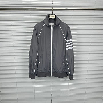 商品名称：トム ブラウン Thom Browne XG-WTTB25005 2025年最新入荷 UVカット ジャケット ロングスリーブ 日焼け防止 涼しく 通気性 男女兼用