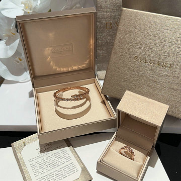 商品細詳を見る:ブルガリ BVLGARI CZZ-SZBV25001  2025年最新入荷 セルペンティ ヴァイパー ブレスレット バングル リング 指輪 レディース
