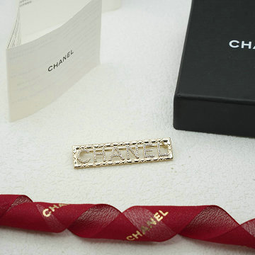 商品細詳を見る:シャネル CHANEL  CZZ-XZCH25007 2025年最新入荷 ブローチ エレガント シンプル ディリー