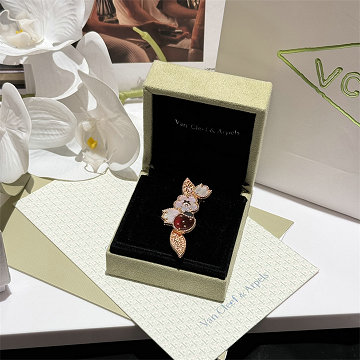 商品細詳を見る:ヴァン クリーフ アーペル Van Cleef Arpels CZZ-XZVA25002 2025年最新入荷 ラッキー スプリング クリップ ブローチ ジュエリー