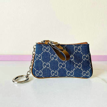 商品名称：グッチ GUCCI 057-GG819113NLS  2025年新作 GGエンブレム キーケース ジップウォレット 小銭入れ コインケース